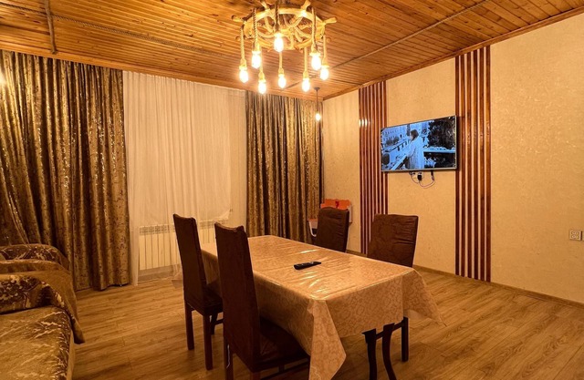 Cozy House with Swimming Pool near city center.