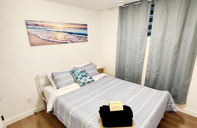 Cozy Indigo retreat-Two Bedroom -private Entrance-pet Friendlynnnnnnnnnnnnnnnnnn
