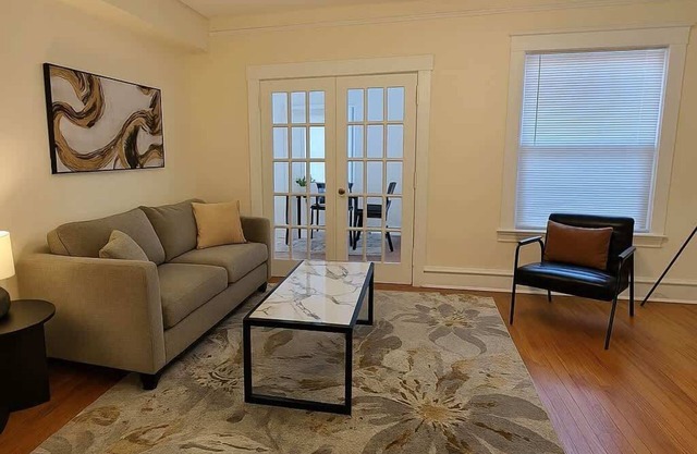 Cozy & Inviting 2BR Apartment