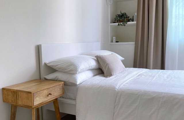 Cozy Isla Verde Beach Studio! Pool + close to Airport