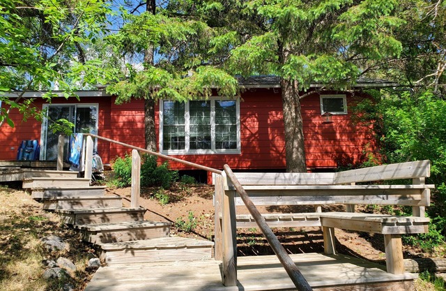 Cozy Lakefront Cabin