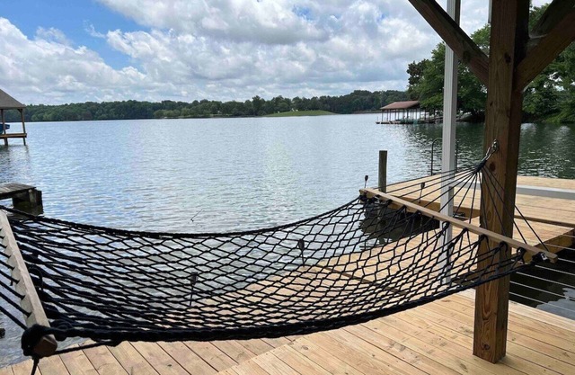 Cozy Lake Hickory Cabin