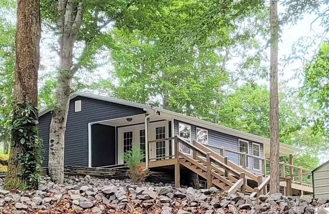 Cozy lake cottage minutes from Lake Barkley Resort and Land Between the Lakes.