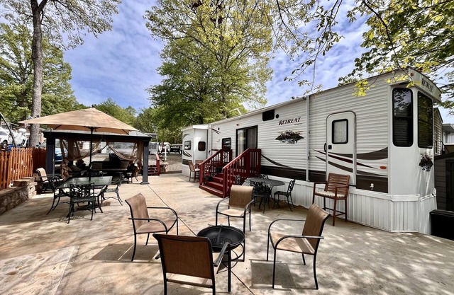 Cozy Lake Getaway at Badin Shores Resort! Beach - Pool - FUN!