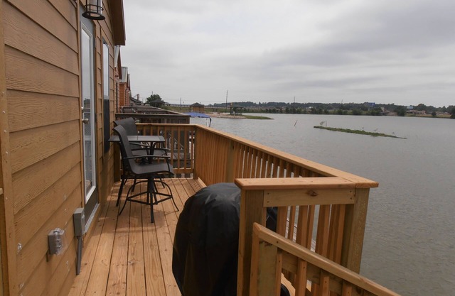 Cozy Lake House located on Lake Conroe. Fish from the porch!