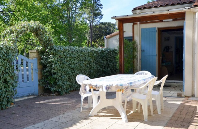 Cozy Lakefront 3BR Home with Terrace, BBQ, and Private Parking - Close to Beach & Shops