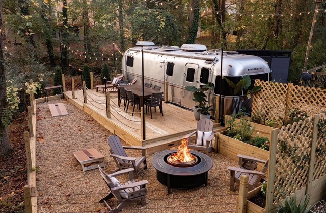 Cozy Lakefront Airstream w/Private Deck & Firepit - Sleeps 6
