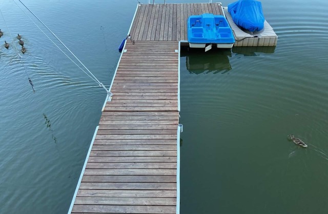 Cozy Lakefront Cabin (Pet-Friendly)