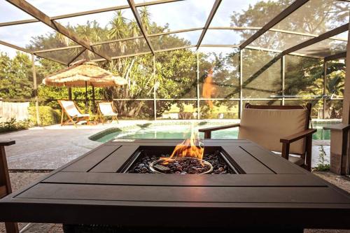 Cozy Lakefront Home w/Pool -7 mins from Legoland