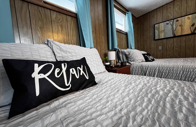 Cozy Lakeside Studio #4 Retreat on Lake Superior - Perfect for ORV!