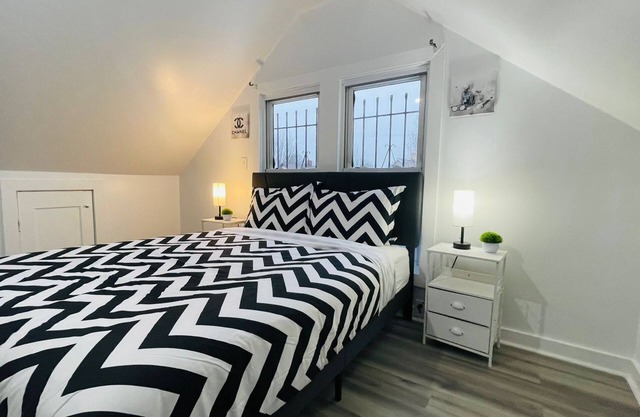 Cozy Lakewood Getaway for 2 plus 2