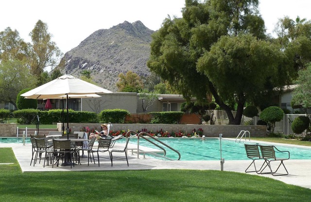 Cozy, light filled 2B, 2B in Scottsdale