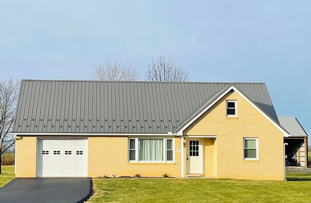 Cozy "Little Yellow House" in Chambersburg, PA.