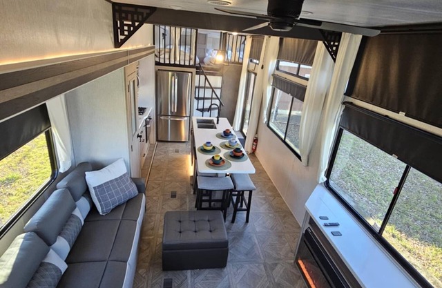 Cozy lodge sleeps 9, every room has THE VIEW! nConvenience, serenity, adventure