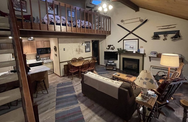 Cozy Loft at Quadna Mountain Resort!