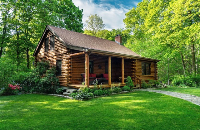 COZY Maple Tree Cabin - Situated on 6 private acres - short drive to beaches!😎
