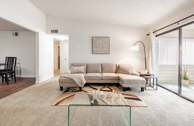 Cozy Modern 2Bed 2Bath Getaway in Atlanta Free Parking & Coffee Station