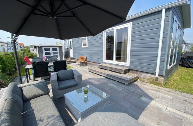 Cozy modern chalet close to the beach