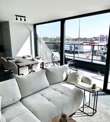 Cozy modern duplex with balcony and free parking