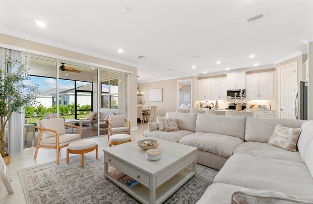 Cozy Modern Family-Friendly Home w. 5 Star Amenities