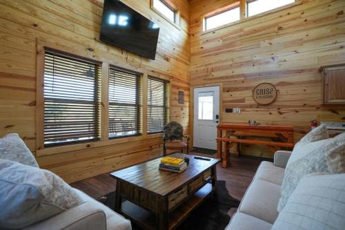 Cozy Modern Lux Cabin Hot Tub FirePit Games