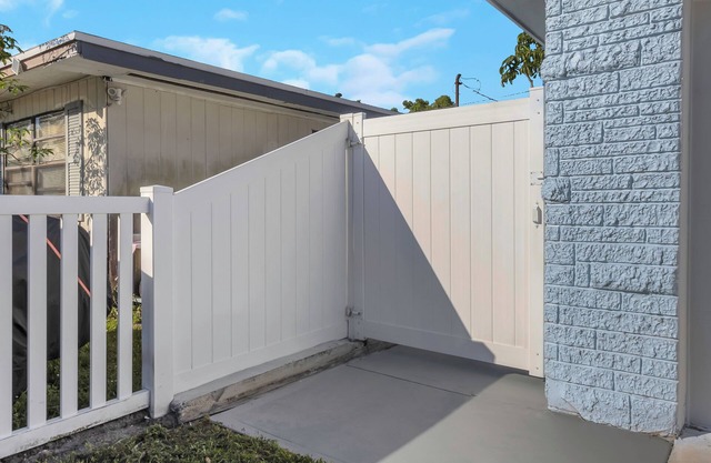 Cozy Modern Studio Getaway in Pinellas Park