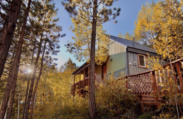 Cozy Mountain Cabin Retreat - 5 Mins from Ski Monarch~ Welcome to RockyTop Cabin!