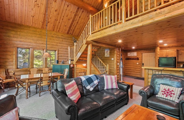 Cozy Mountain Cabin | Ski-in/Ski-out | Private Hot Tub | Sleeps 8 | 3 Bedroom
