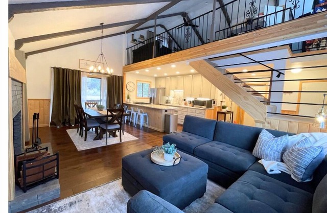 Cozy Mountain Retreat in Pine Valley, UT w/decks, game room + mountain views