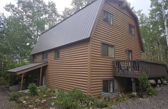 Cozy Mountain Getaway, with golf, and tons of hiking/snowmobiling trails