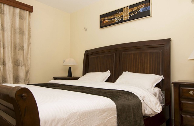 Cozy Nest is a Tastefuly furnished Apartment with a magnificent scenic view.