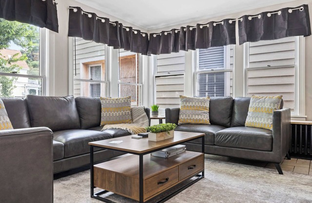 Cozy & New Unit in the Heart of the Highlands