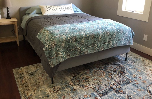 Cozy newly refinished home, yard, central location
