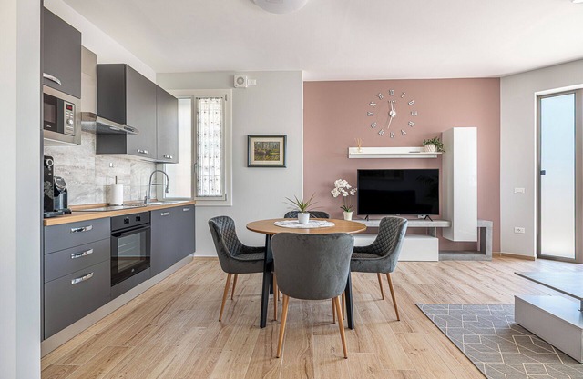 Cozy, newly renovated apartment in the heart of Pozzoleone