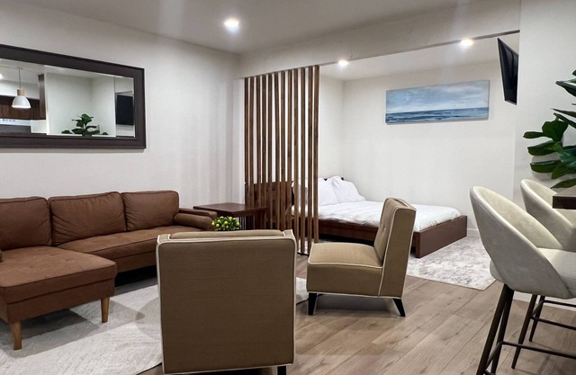 Cozy, newly renovated studio condo with fitness room, WiFi in delightful Irvine