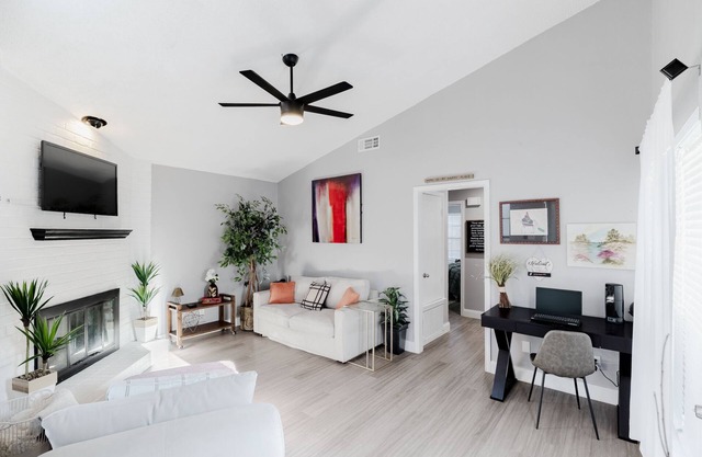 Cozy Newly Renovated Entire Residential Home