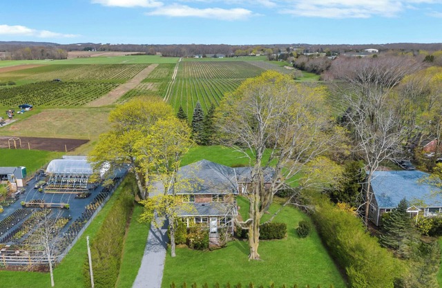 Cozy North Fork Home Among the Best Wineries in the Northeast, Minutes to.