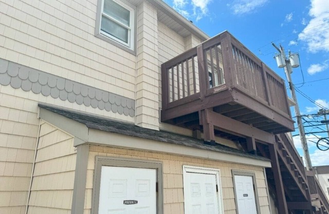Cozy ocean block condo