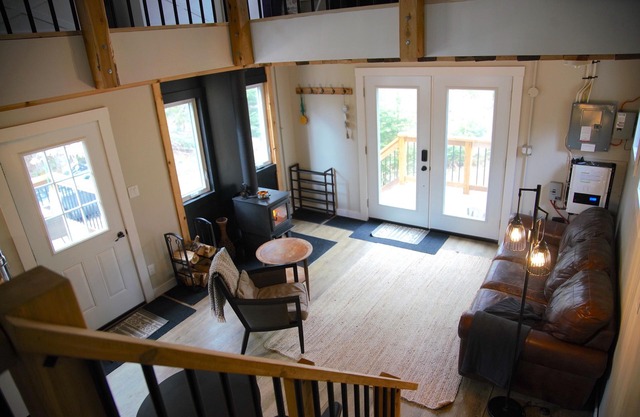 Cozy OFFGRID Cabin on the River