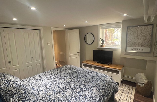 Cozy on Connaught. Central apartment in Halifax - very walkable!