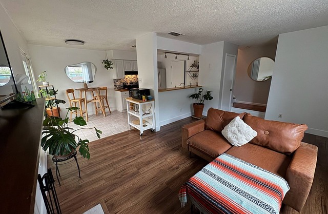 Cozy Pet-Friendly Condo in South Austin
