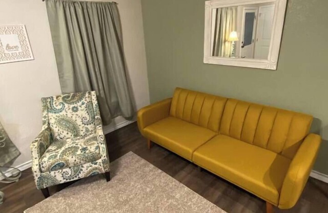 Cozy Pleasanton Cottage – Huge Monthly Discount