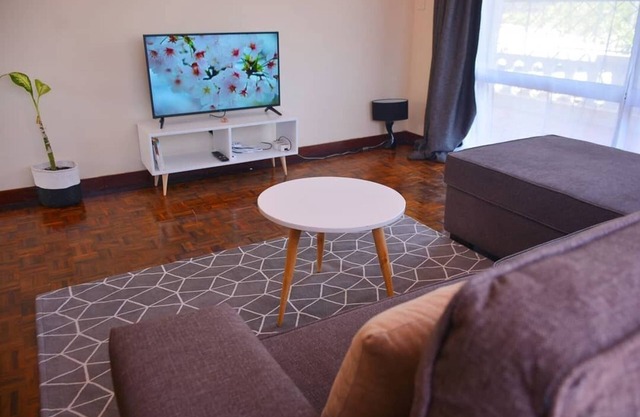 Cozy Poolside 2 bed unit 5 mins walk to the beach