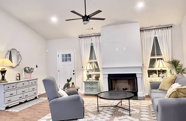 Cozy, private 3 bedroom home in a wooded area in the heart of downtown Commerce