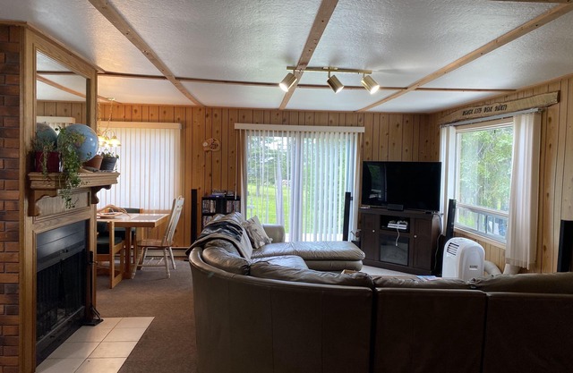 Cozy Private lake front cabin with sand beach!