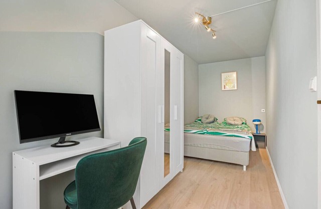 Cozy Private Room in Apartment – Perfect for 1–2 Guests