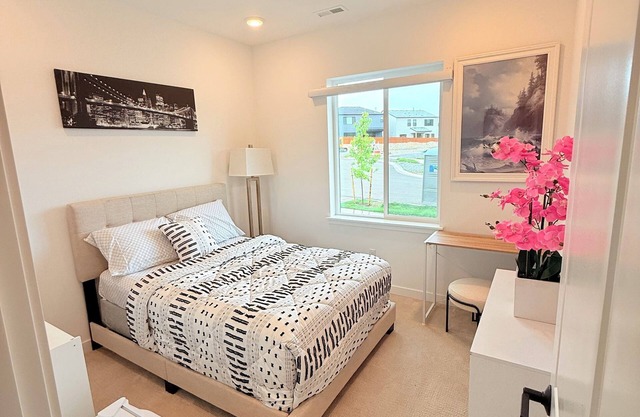 Cozy Private Room Near Seattle & Mt. Rainier – Quiet & Comfy Stay + Car Rental