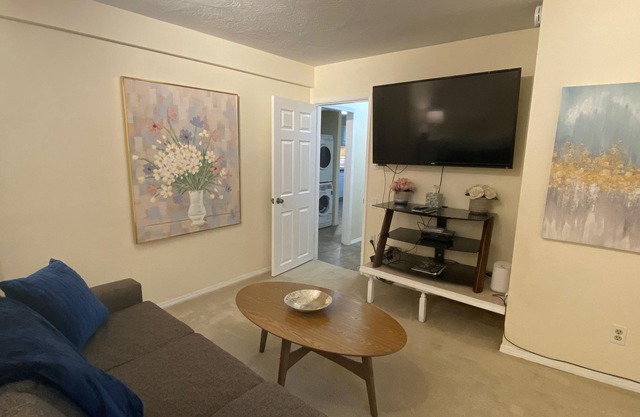 Cozy, Quiet 3 Bed Pearl Garden Suite Fully Furnished, All Inclusive with Parking