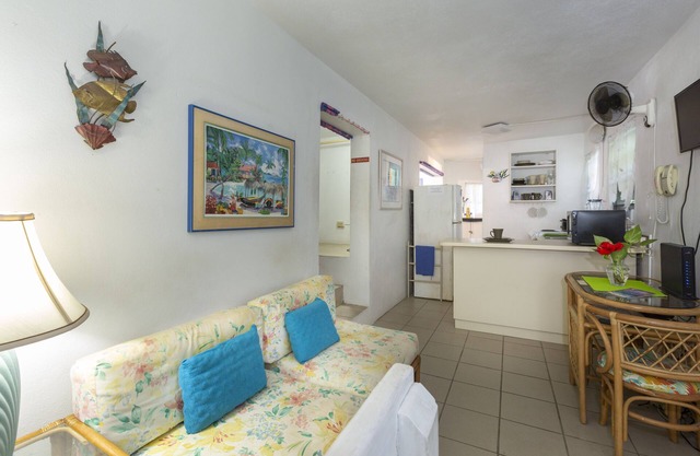 Cozy, quiet, and safe Studio Apartment - 5 minute walk to Cruz Bay!