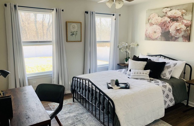 Cozy & Quiet Ranch Home with Private Fenced Yard just Minutes to Cincinnati